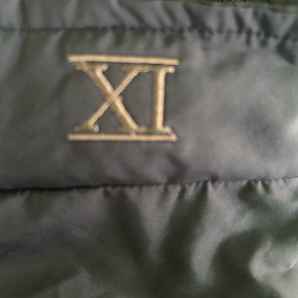 2 Golf outerwear that is a water repellent windbreaker pull over. navy & black. - Picture 9 of 13